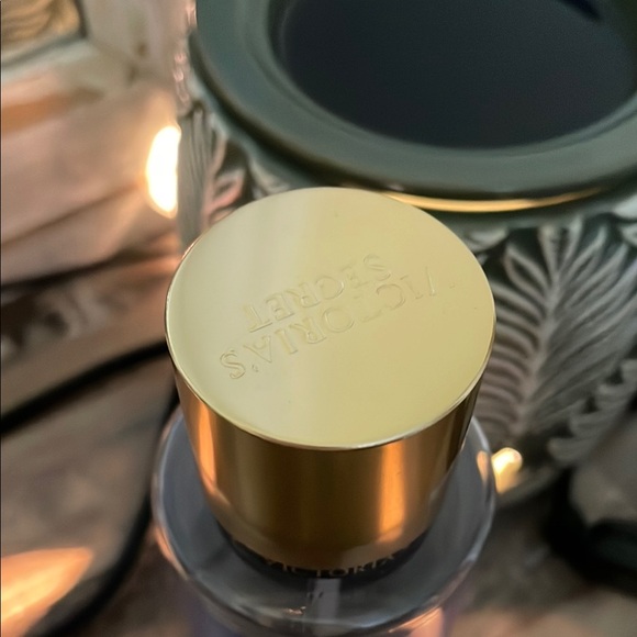 Victoria's Secret Midnight Bloom Fragrance Mist - Picture 8 of 8